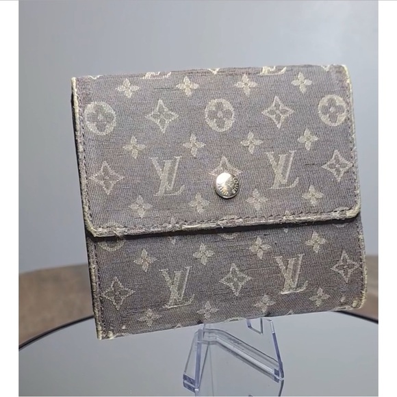 Louis Vuitton Gray Monogram Wallet - Picture 2 of 15